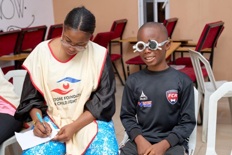 Optometrist Working with an Outreach Participant